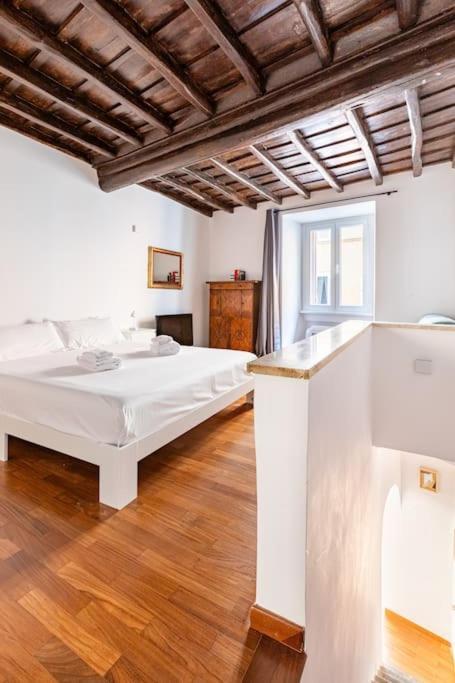 Bottega Augustea Duplex Apartment In Monti Рим Екстериор снимка